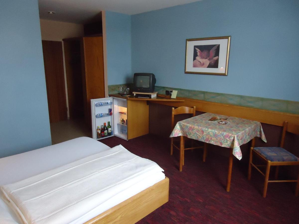 Enjoyhotel Garni Stuttgart Parkplatz Sprinter Penny Hotel