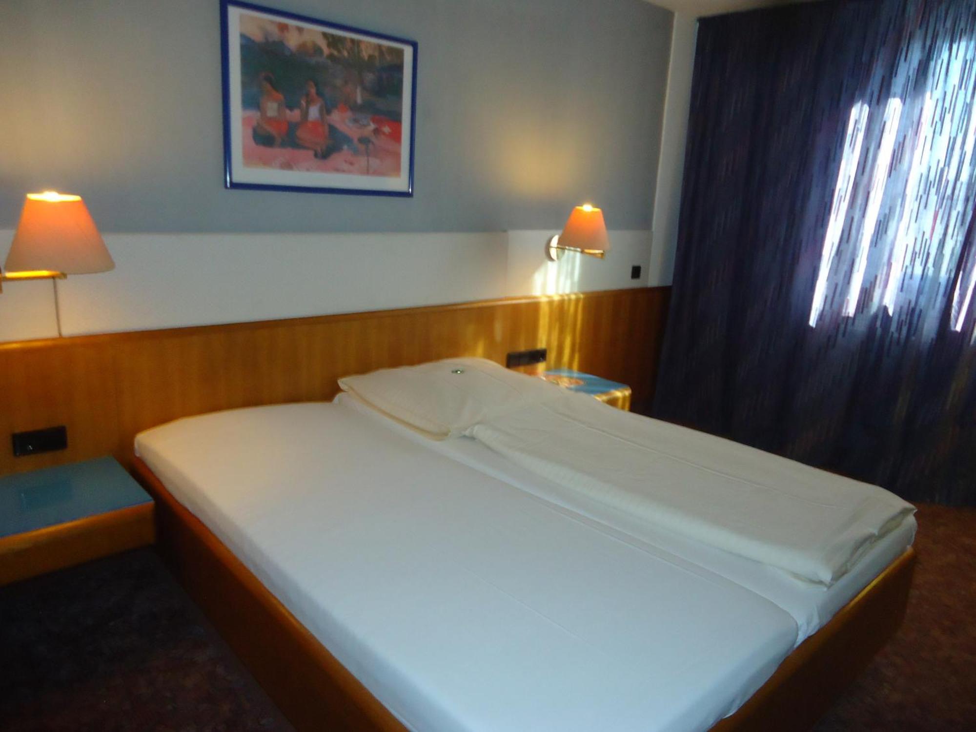 Enjoyhotel Garni Stuttgart Parkplatz Sprinter Penny