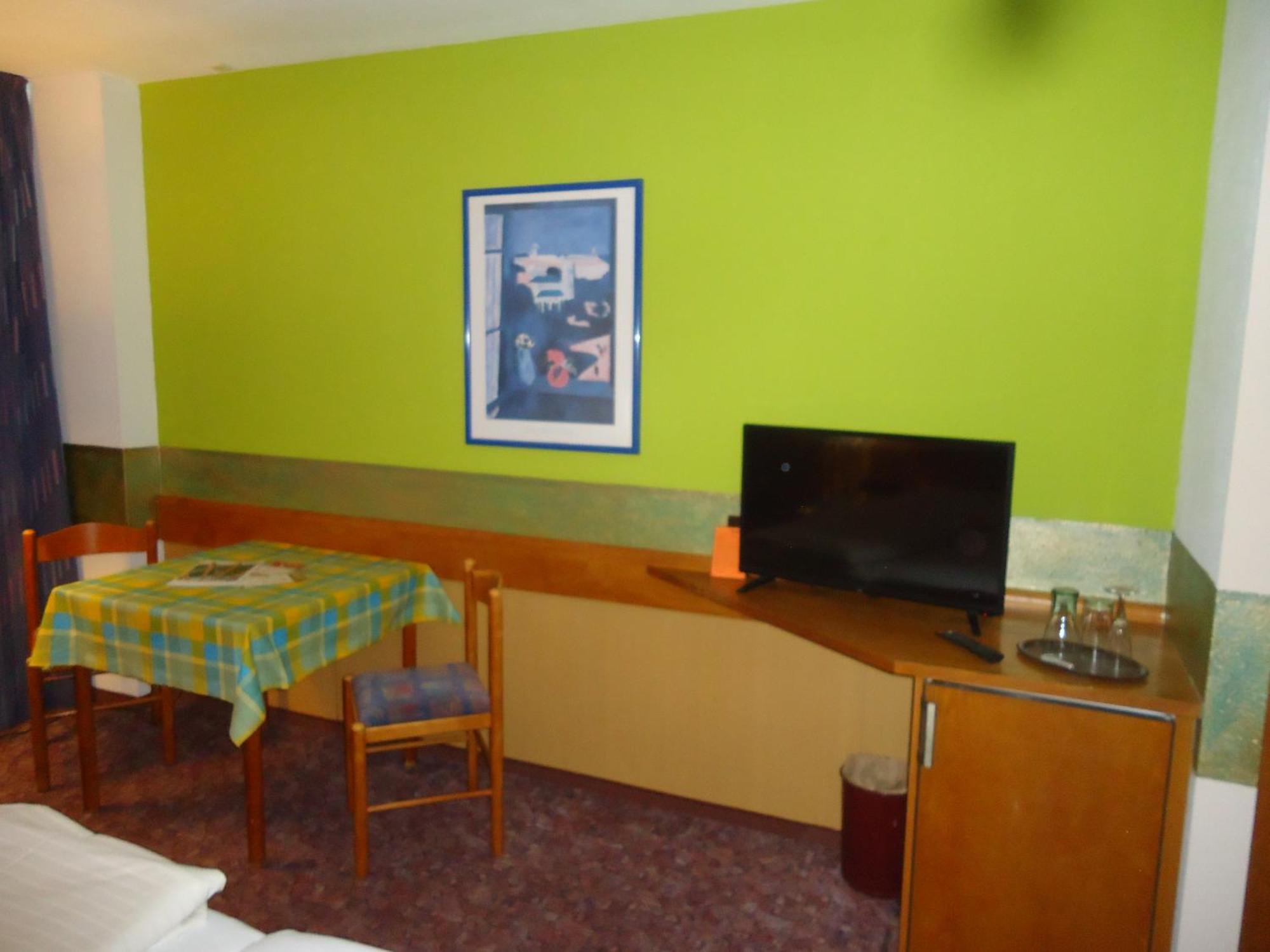 Hotel Enjoyhotel Garni Stuttgart Parkplatz Sprinter Penny 2*