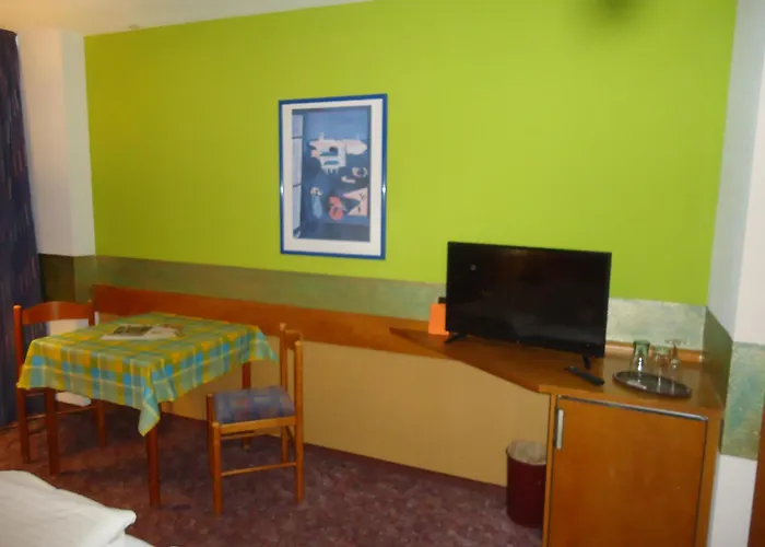 Enjoyhotel Garni Korntal Stuttgart B&B Parkplatz Sprinter Penny